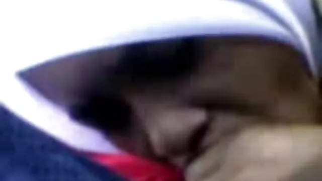 A busty xex filmek menyecske, Rayveness pompás nuru masszázzsal látja el ügyfelét
