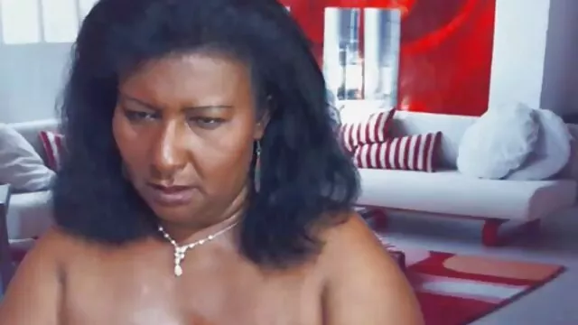 Az étvágygerjesztő tinilány rendkívül szenvedélyes szexet sex penzer folytat