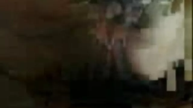 A kanos, enyhe Carmen Valentina őrült szopást ad egy jó képességű fiatal srácnak nagymellű fiatal