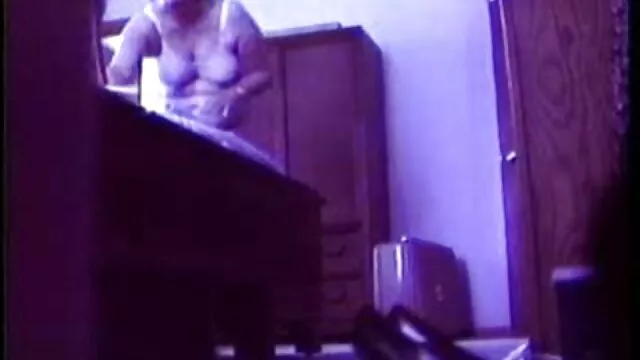 Pufók nagymama nagy mellekkel, mélyen a kagyló misszionárius hatalmas fasz porno stílusában