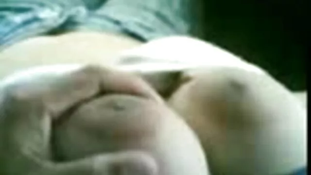 Gyömbér csaj az Egyesült Királyságból, ujja baszik neki lédús mama punci rés