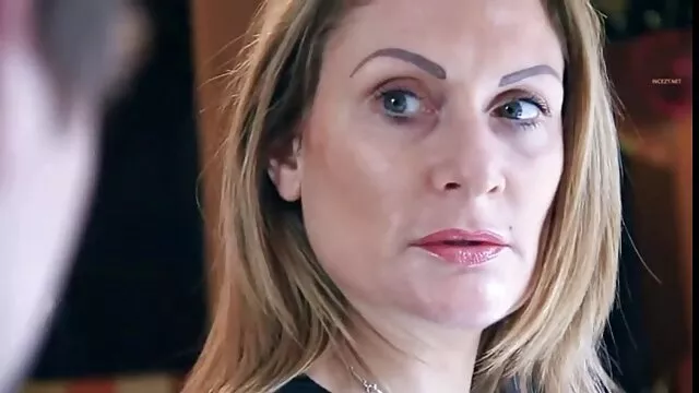 Titulusok szűz punci és sovány barna csaj keményen megbaszták a kutyust