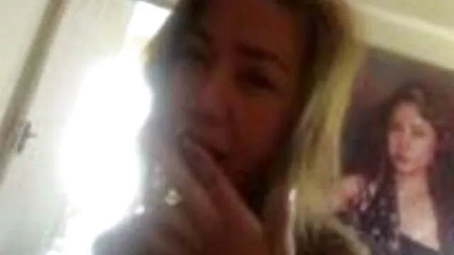 Két csavaros tinicsaj, Margarita és Natalia piszkos játékokat játszanak különféle játékokkal mature baszás