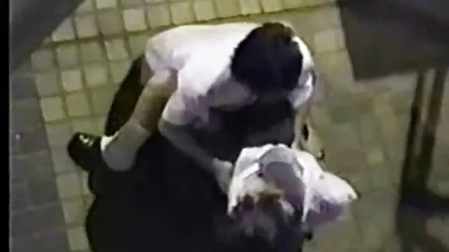 Két rongyos szuka kibaszott piszkos kemény négyes szőrös punci akcióban