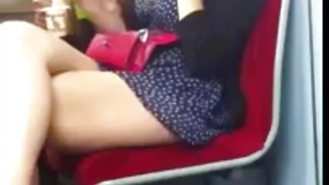 Két elvetemült barát megbassza az egyik kéjes egyetemista barátnőt, és filmeznek dögös házivideót ingyen sexfilmek