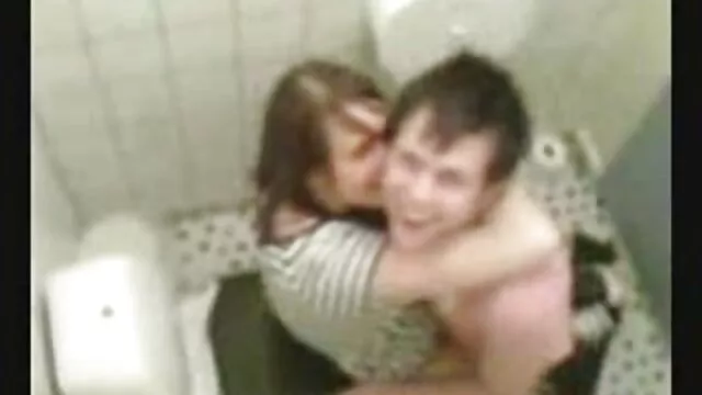 Finom latin bombázó megeszi a sex fimek pináját az izgatott BF