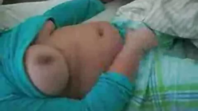 Charley Chase, maszturbalas videok Scarlett Pain és Coco Velvett kéjes köcsögei fúródnak
