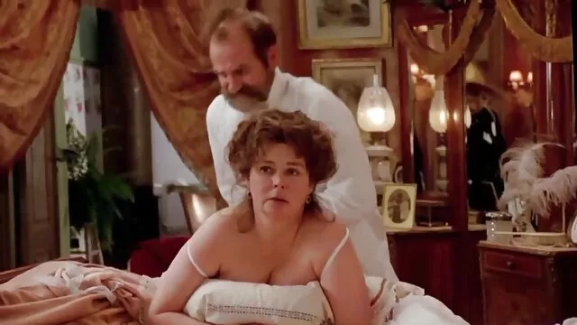 Busty tini kapja a punciját nagy elvezesek keményen misszionárius és kutyus stílusban
