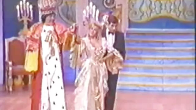 A zamatos szőke cuki Zdenka szekszi videok felpattan a ragadozó papa masszív péniszére