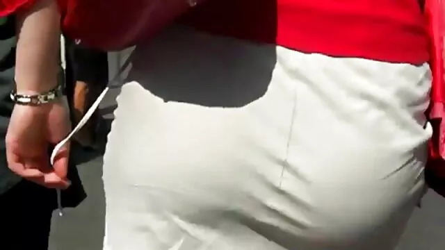 Túlzsúfolt diákorgia a Halloween partin nagymama sex