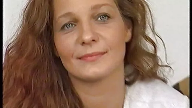 A slampos apa lanya szex csaj Natasha Nice cumshot-ot készít a szőrös muffján