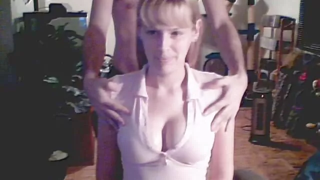 Az alakos, szőke menyecske, Amber ingyenes sexoldalak Lynn kifényesíti a snapperjét