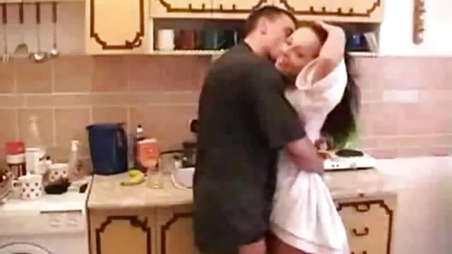 A szexi szukák ruha nélkül sexy anyukák beszélgetnek az interjúztatóval